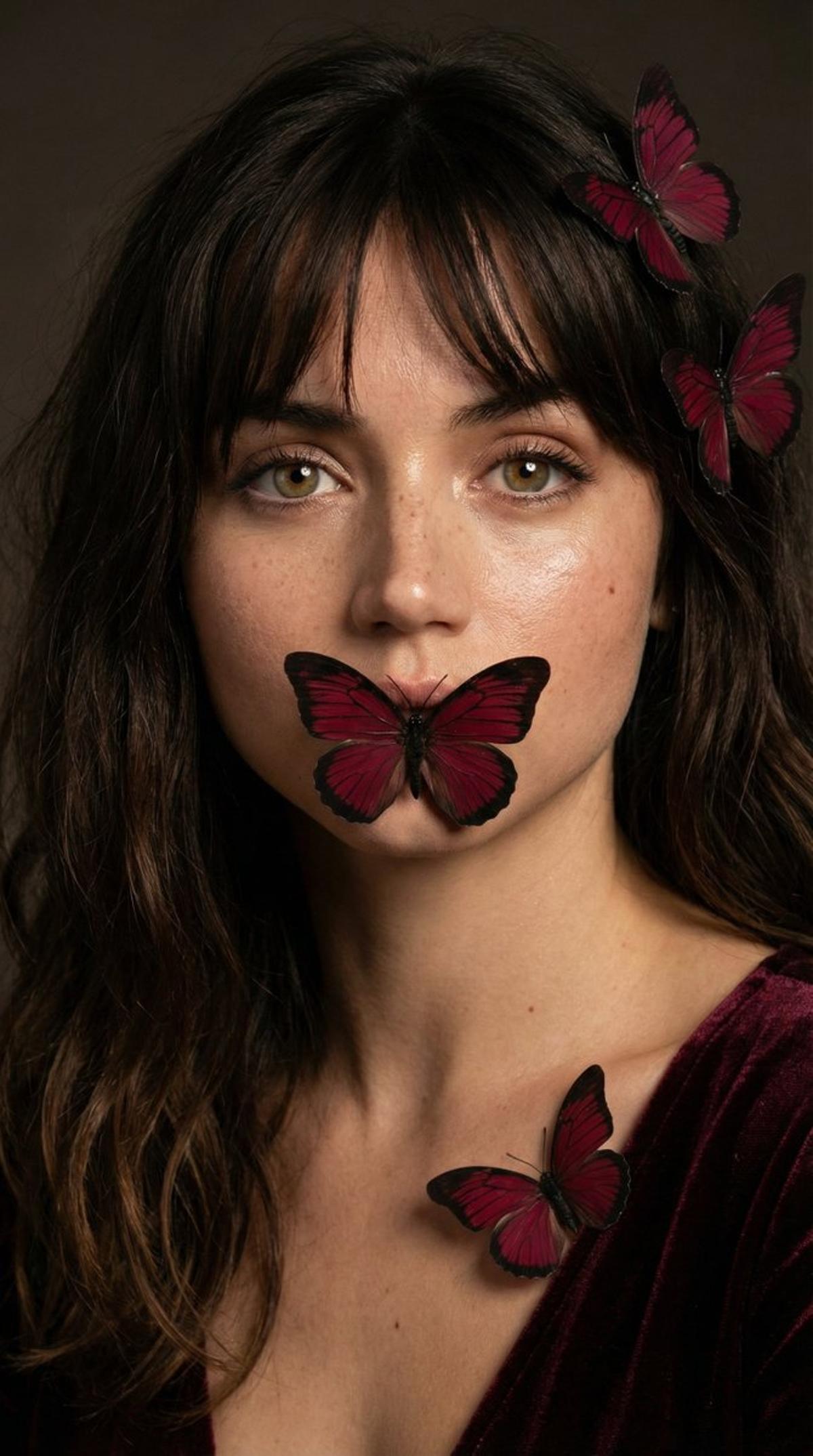 {
"subject": {
"type": "Woman",
"age": "Young adul